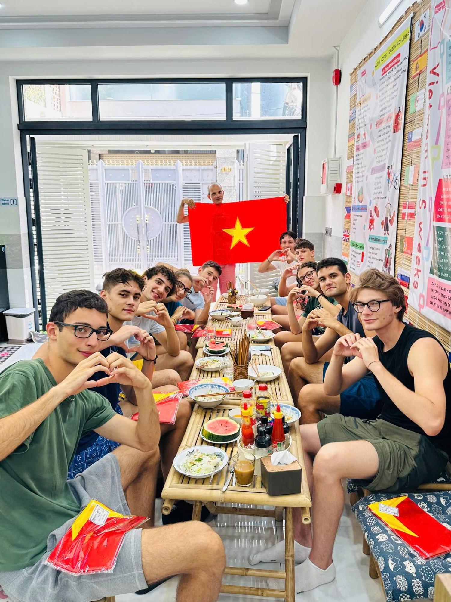 Aloha Saigon Premium Hostel By Local Travel Experts - Newly Opened, Less-Touristy Location, Spacious Rooms, Glass Shower Bathroom, Free Breakfast & Walking Tour Cidade de Ho Chi Minh Exterior foto
